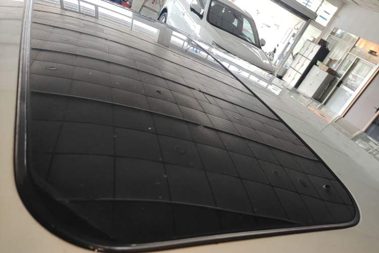 Used Nissan Lannia 2016 1.6L CVT Cool Edition Roof