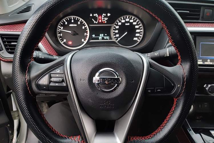 Used Nissan Lannia 2016 1.6L CVT Smart Cool Edition Steering Wheel