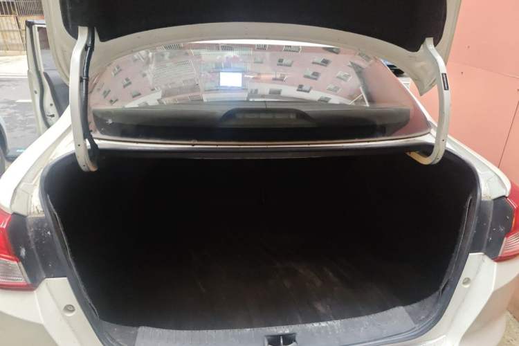 Used Nissan Lannia 2016 1.6L CVT Smart Cool Edition Trunk