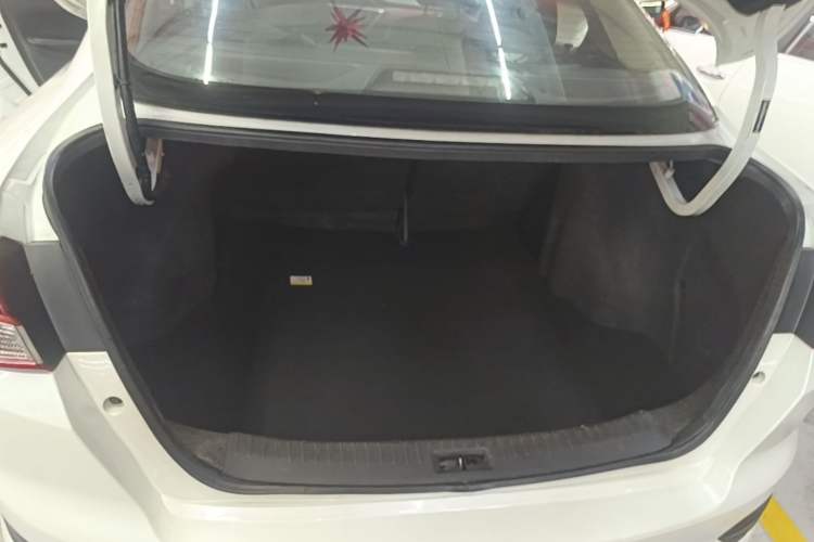 Used Nissan Lannia 2016 1.6L CVT Smart Cool Edition Trunk