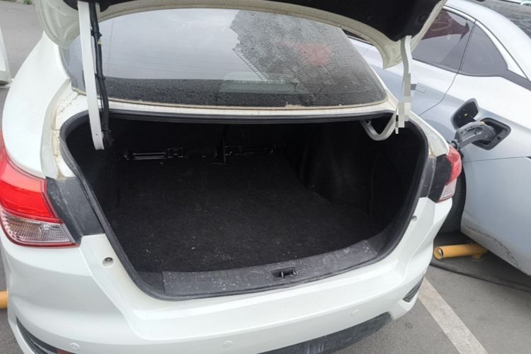 Used Nissan Lannia 2016 1.6L CVT Cool Edition Trunk