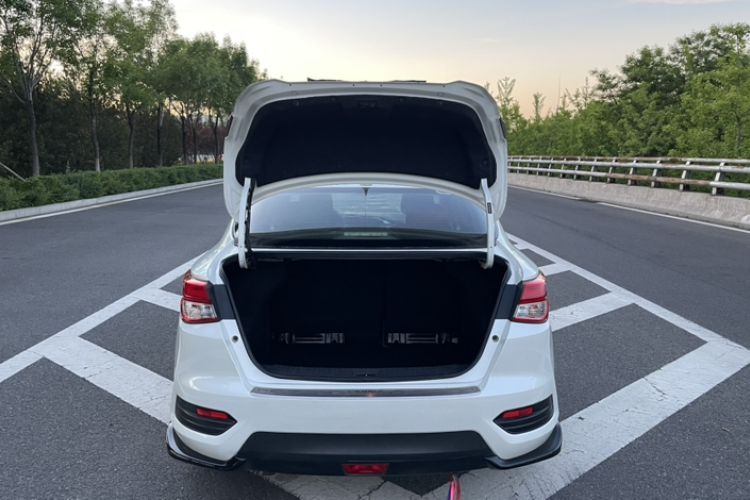 Used Nissan Lannia 2016 1.6L CVT Smart Edition Trunk