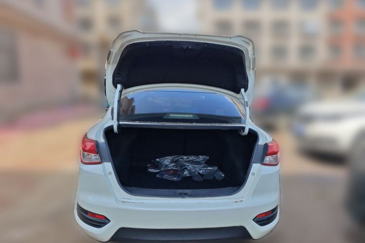 Used Nissan Lannia 2016 1.6L CVT Smart Cool Edition Trunk