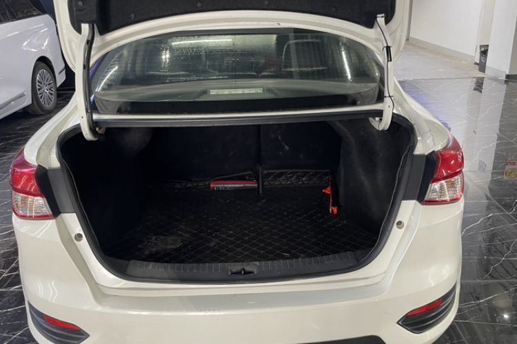 Used Nissan Lannia 2016 1.6L CVT Smart Cool Edition Trunk