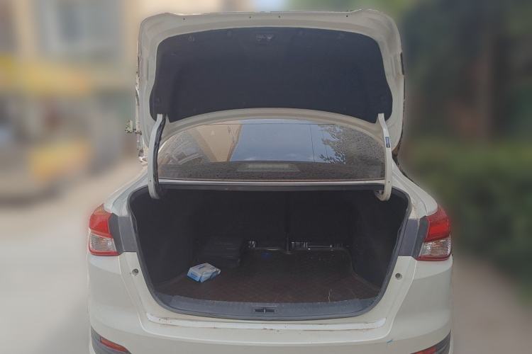 Used Nissan Lannia 2016 1.6L CVT Cool Edition Trunk