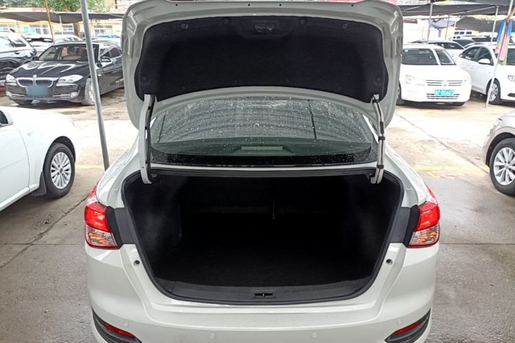 Used Nissan Lannia 2016 1.6L Manual Cool Edition Trunk