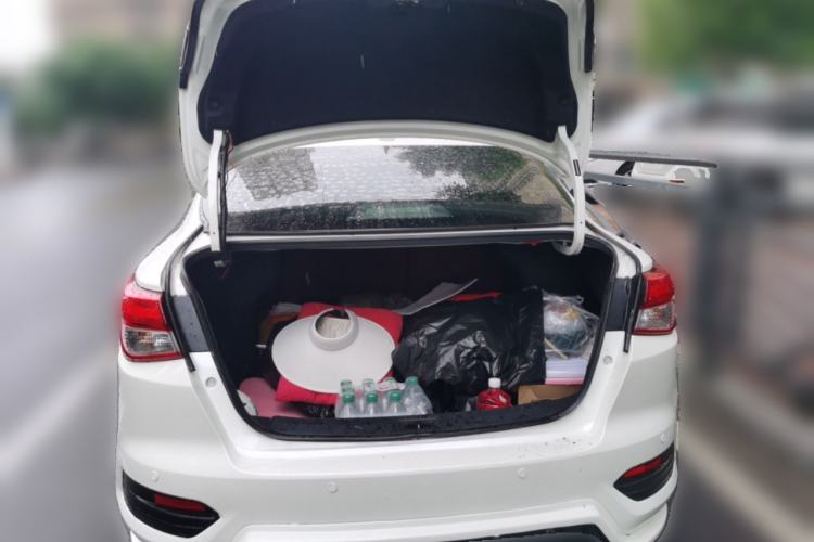 Used Nissan Lannia 2016 1.6L CVT Cool Edition Trunk