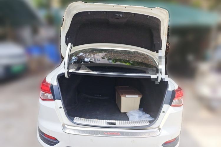 Used Nissan Lannia 2016 1.6L CVT Smart Cool Edition Trunk