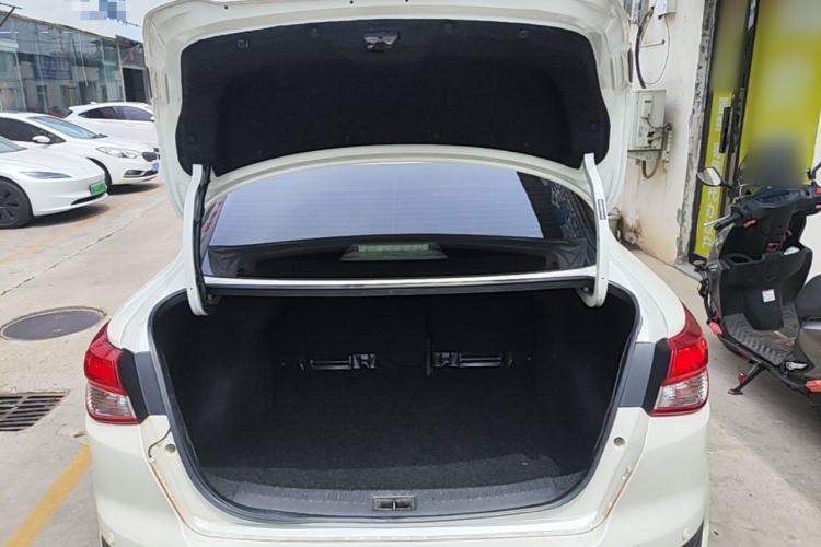 Used Nissan Lannia 2016 1.6L Manual Cool Edition Trunk