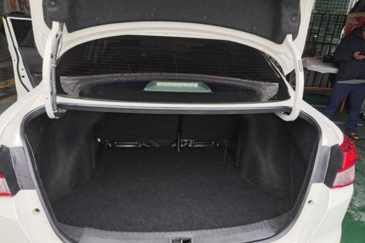 Used Nissan Lannia 2016 1.6L CVT Smart Cool Edition Trunk