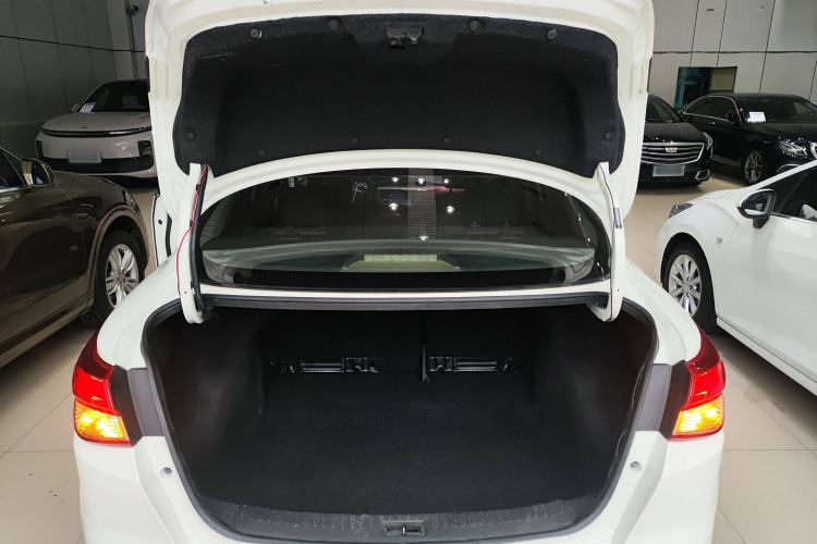 Used Nissan Lannia 2016 1.6L Manual Cool Edition Trunk