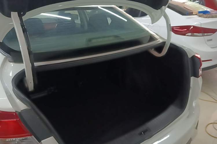 Used Nissan Lannia 2016 1.6L CVT Cool Edition Trunk