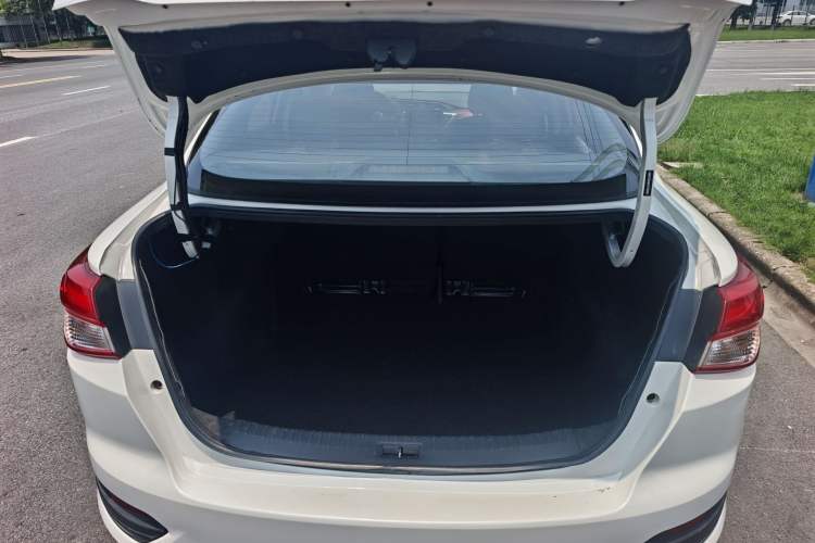 Used Nissan Lannia 2016 1.6L CVT Cool Edition Trunk
