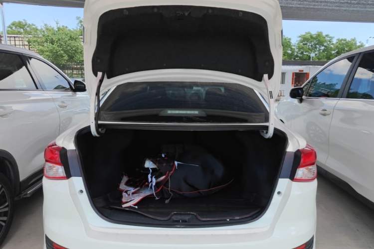 Used Nissan Lannia 2016 1.6L CVT Smart Cool Edition Trunk