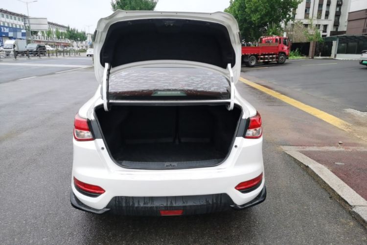 Used Nissan Lannia 2016 1.6L CVT Cool Edition Trunk