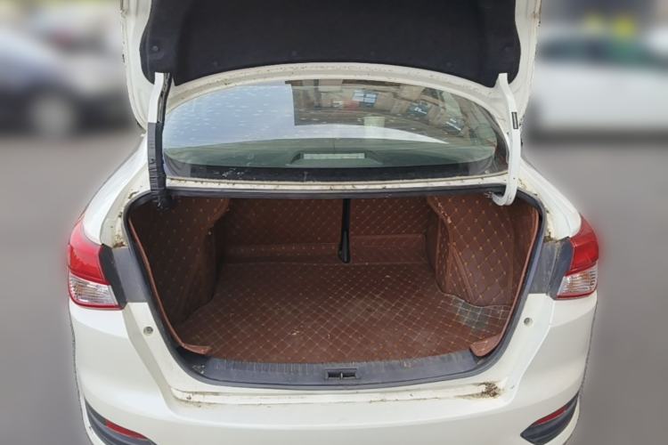 Used Nissan Lannia 2016 1.6L CVT Cool Edition Trunk