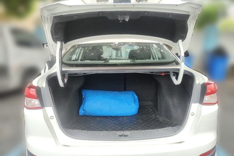 Used Nissan Lannia 2016 1.6L CVT Smart Cool Edition Trunk