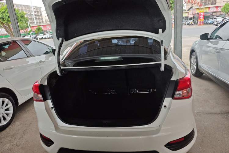 Used Nissan Lannia 2016 1.6L CVT Smart Cool Edition Trunk