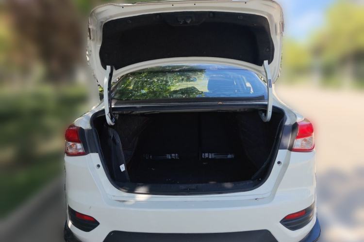 Used Nissan Lannia 2016 1.6L CVT Smart Edition Trunk