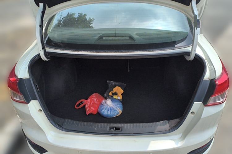 Used Nissan Lannia 2016 1.6L Manual Cool Edition Trunk
