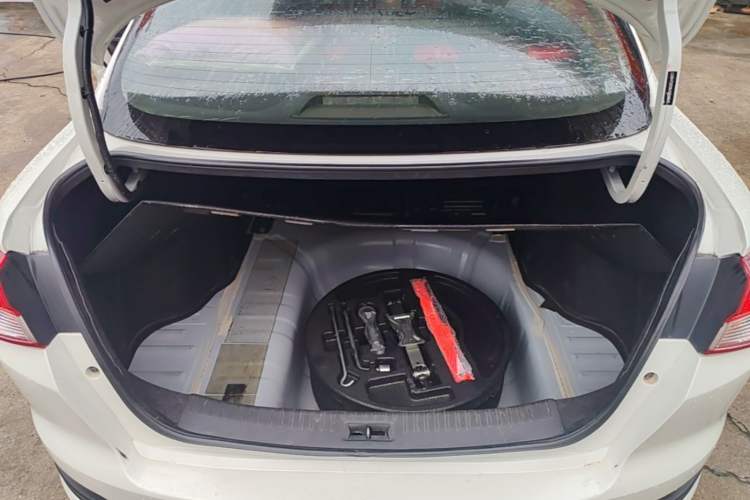 Used Nissan Lannia 2016 1.6L CVT Smart Cool Edition Trunk