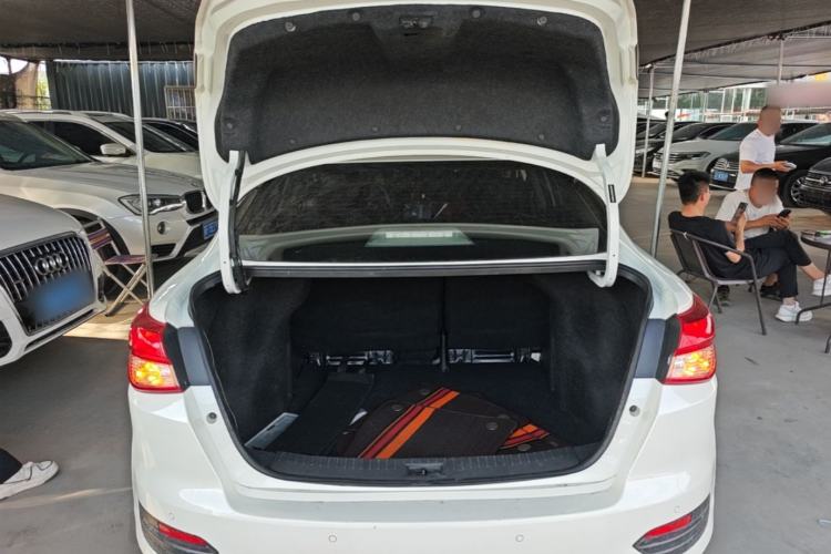 Used Nissan Lannia 2016 1.6L CVT Cool Edition Trunk