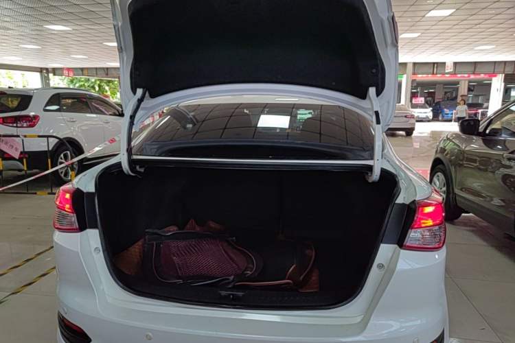 Used Nissan Lannia 2016 1.6L CVT Smart Cool Edition Trunk