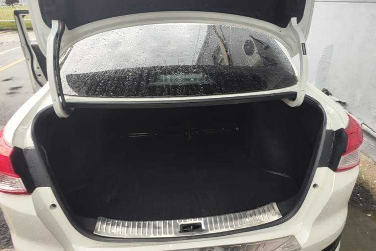 Used Nissan Lannia 2016 1.6L CVT Smart Cool Edition Trunk