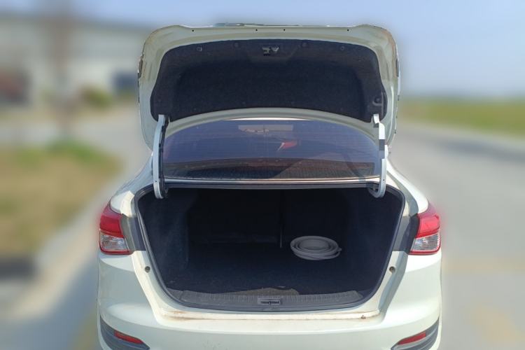 Used Nissan Lannia 2016 1.6L CVT Cool Edition Trunk