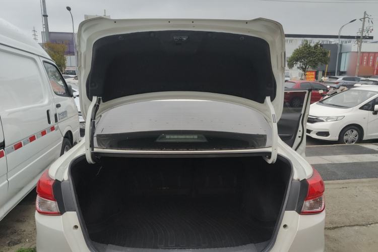 Used Nissan Lannia 2016 1.6L CVT Cool Edition Trunk