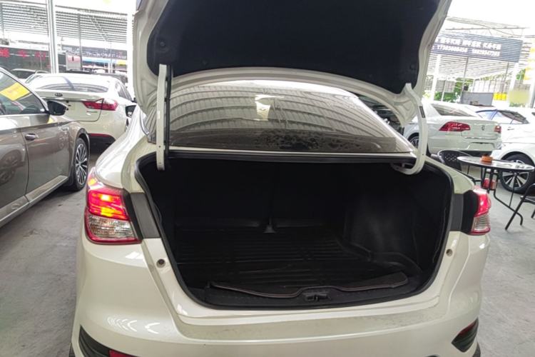 Used Nissan Lannia 2016 1.6L CVT Smart Edition Trunk