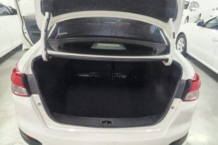 Used Nissan Lannia 2016 1.6L CVT Smart Cool Edition Trunk