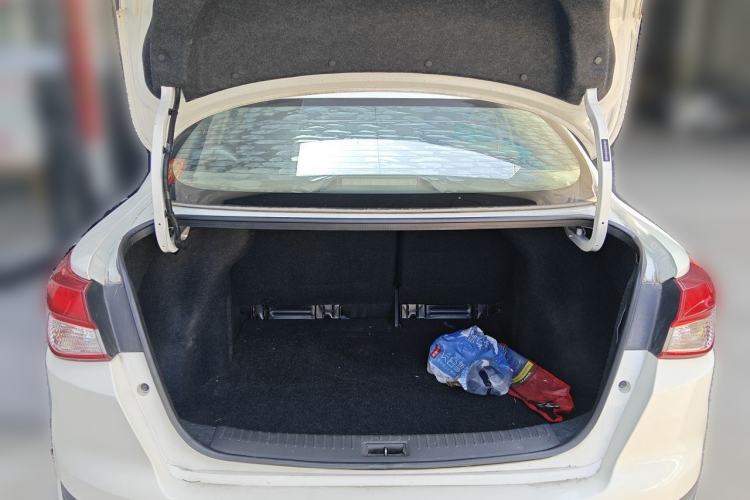 Used Nissan Lannia 2016 1.6L Manual Cool Edition Trunk