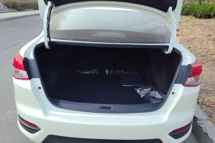 Used Nissan Lannia 2016 1.6L CVT Smart Cool Edition Trunk