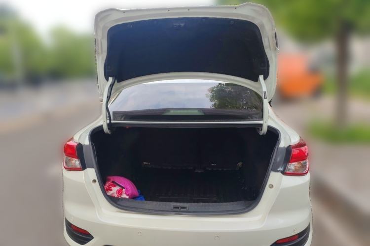 Used Nissan Lannia 2016 1.6L CVT Smart Cool Edition Trunk