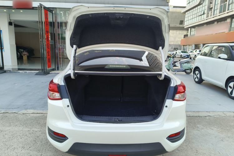 Used Nissan Lannia 2016 1.6L CVT Cool Edition Trunk