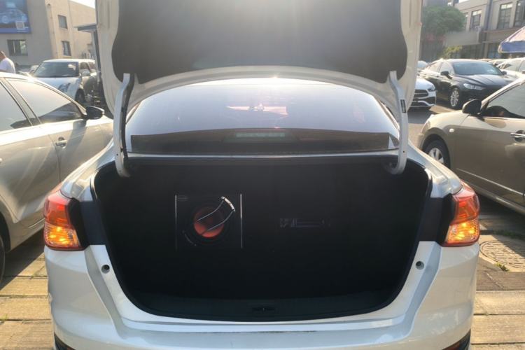 Used Nissan Lannia 2016 1.6L CVT Smart Cool Edition Trunk