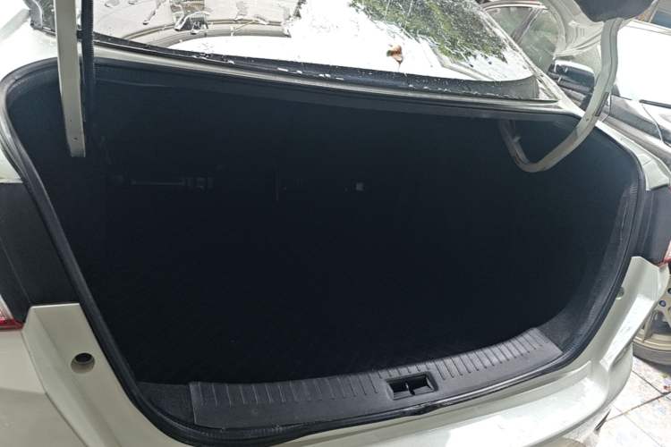 Used Nissan Lannia 2016 1.6L CVT Cool Edition Trunk