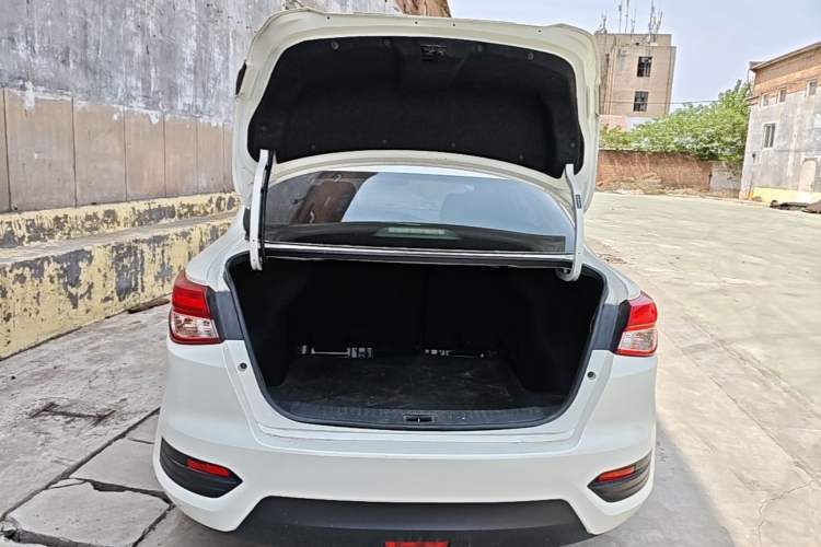 Used Nissan Lannia 2016 1.6L CVT Smart Cool Edition Trunk