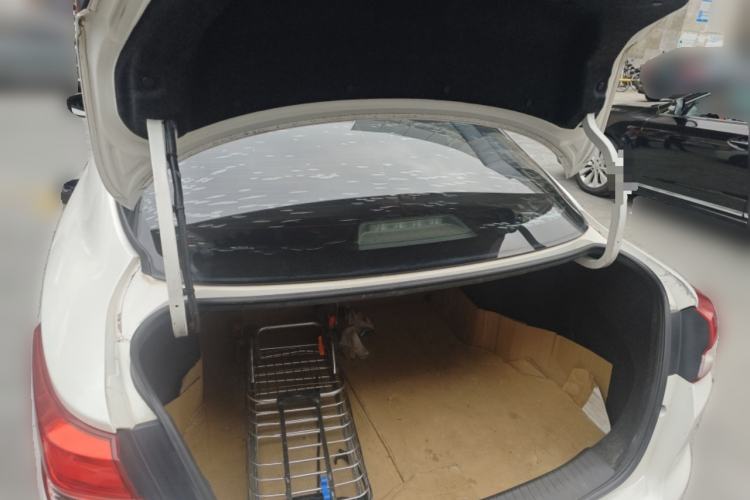 Used Nissan Lannia 2016 1.6L Manual Fashion Edition Trunk