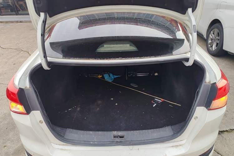Used Nissan Lannia 2016 1.6L CVT Smart Cool Edition Trunk