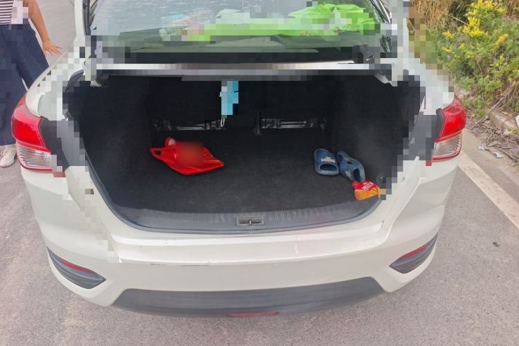 Used Nissan Lannia 2016 1.6L CVT Cool Edition Trunk