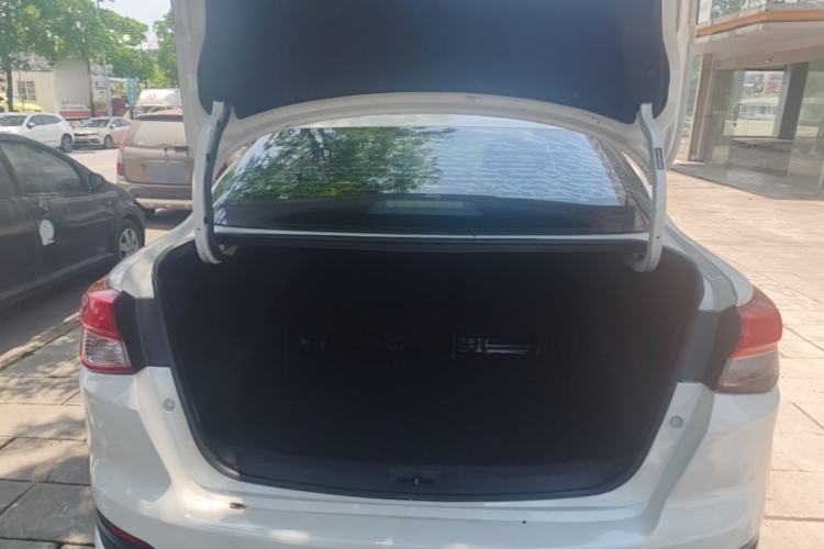 Used Nissan Lannia 2016 1.6L CVT Smart Cool Edition Trunk