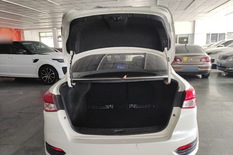 Used Nissan Lannia 2016 1.6L CVT Cool Edition Trunk