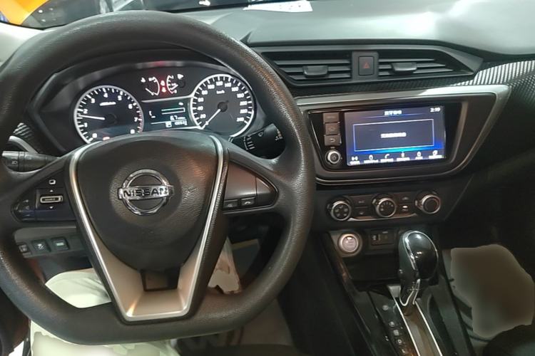 Used Nissan Lannia 2016 1.6L CVT Smart Cool Edition Center Console