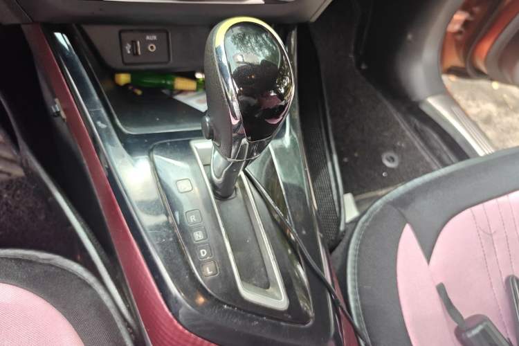 Used Nissan Lannia 2016 1.6L CVT Cool Edition Gear Lever