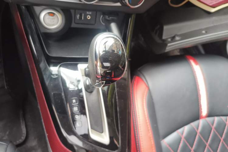 Used Nissan Lannia 2016 1.6L CVT Smart Edition Gear Lever