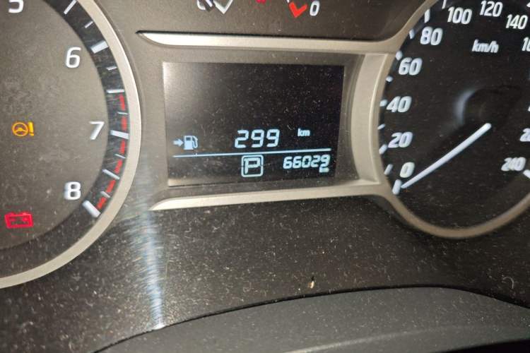 Used Nissan Lannia 2016 1.6L CVT Smart Cool Edition Odometer Close Up