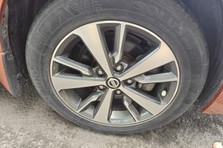 Used Nissan Lannia 2016 1.6L CVT Cool Edition Right Front Wheel Hub