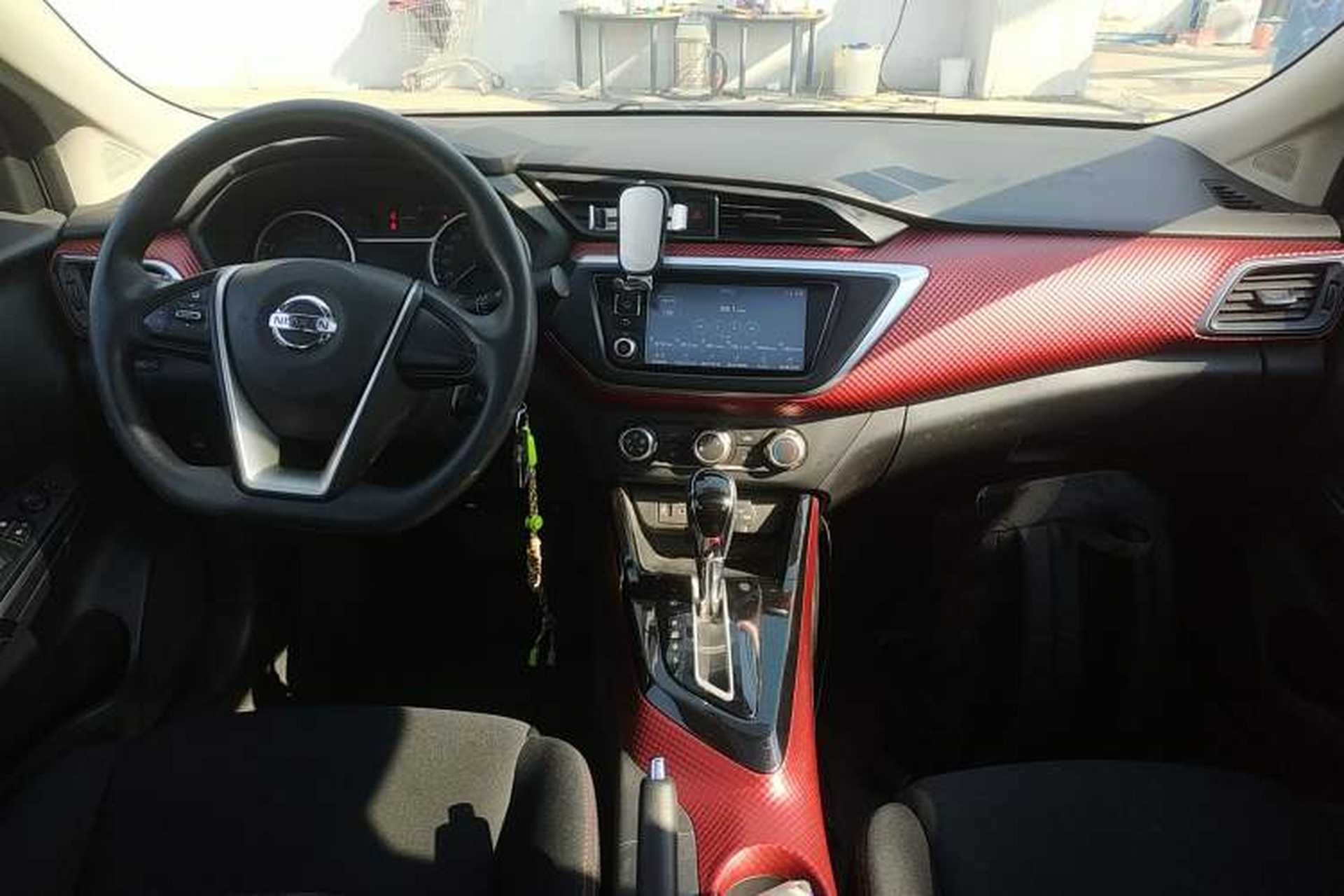 Used Nissan Lannia 2018 1.6L CVT Cool Trendy Sound Edition Center Console